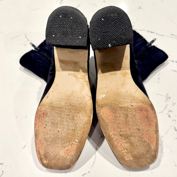 Guess Women's Blue Suede Stud Heeled Ankle Boots NWOT - Picture 12 of 12